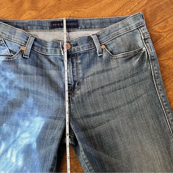ROCK & REPUBLIC Med. Wash Blue stretch Skinny Denim Jeans Size 12 - Picture 7 of 10